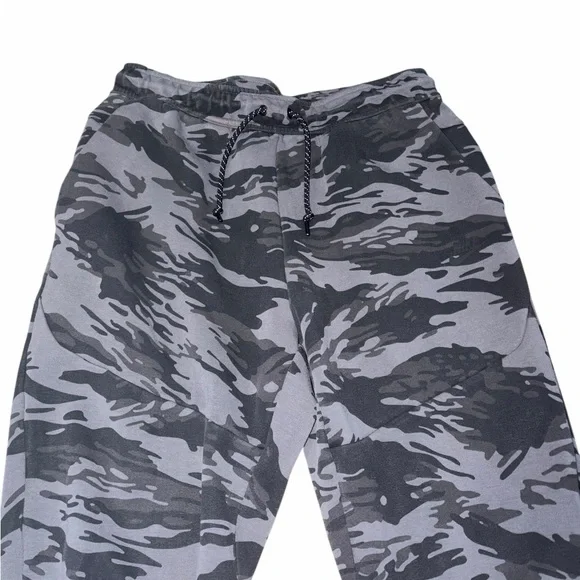 Nike tech fleece camo mens L black joggers